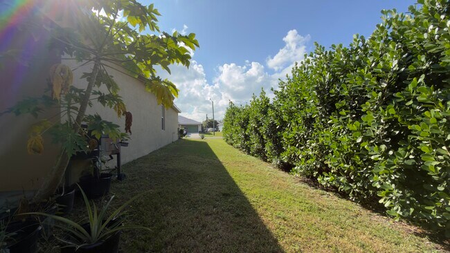 Building Photo - 1117 SW Goodman Ave