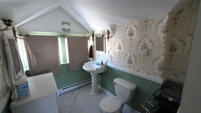 Building Photo - 216 9th Ave N