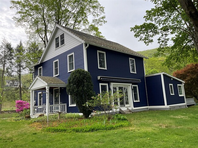 Building Photo - 55 Manitou Station Rd