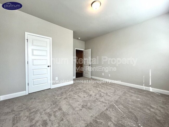 Building Photo - 2360 Manor Pointe Dr