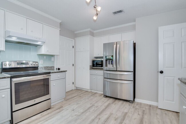 Building Photo - Brick Ranch in Evans