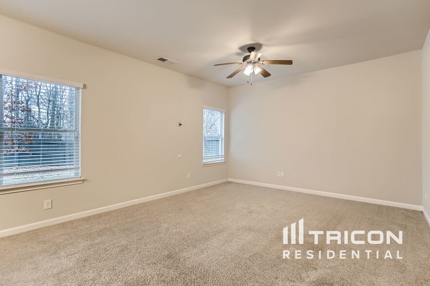Building Photo - 169 Magnaview Dr