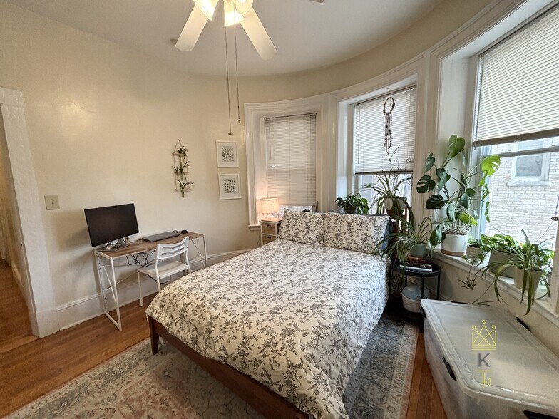 Building Photo - 1477 Beacon St