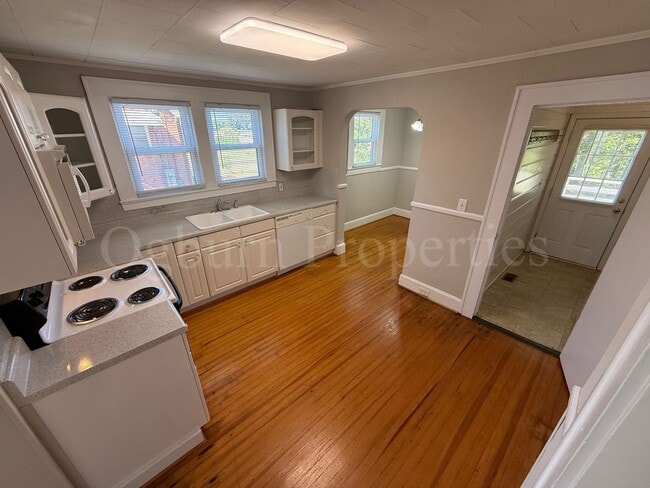 Building Photo - 649 Linville Rd