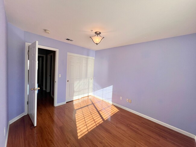 Building Photo - Prime Petaluma 3-Bedroom, 2.5-Bath Home Ne...