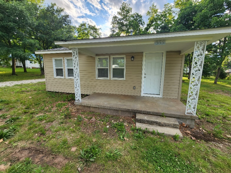 Primary Photo - 355 W Neosho St