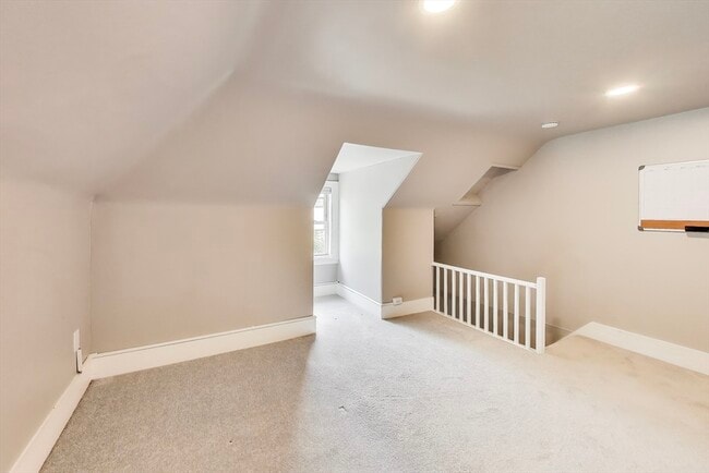 Building Photo - 24 Clematis St