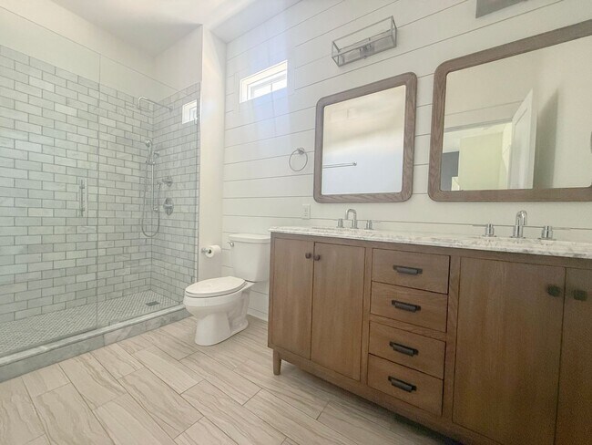 Building Photo - 3-Bedroom Townhome with Pool Access Near Downtown Cookeville