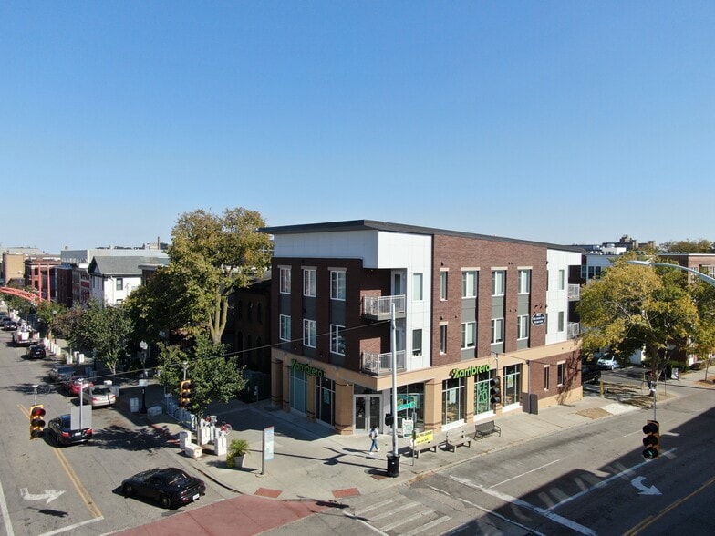 Building Photo - 2602 Short Vine St