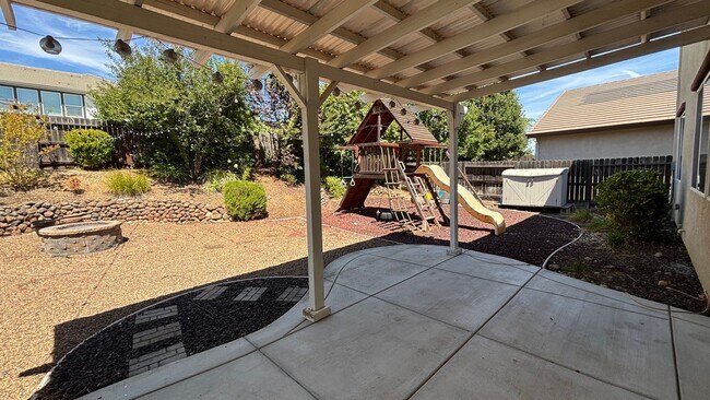 Building Photo - 12011 Country Garden Dr