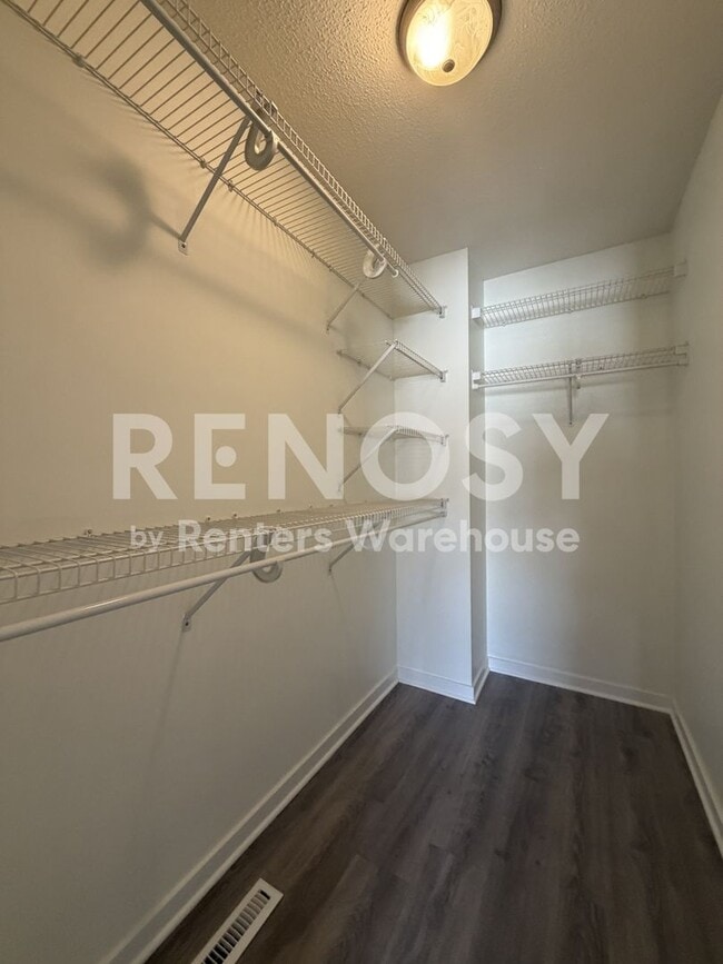 Building Photo - Available Now 3 Bedroom 2 Bath Townhouse in Woodbury