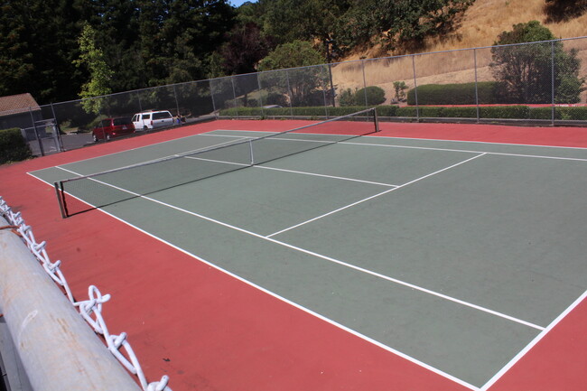 Building Photo - SPACIOUS 3 BED  2.5 BATH END UNIT TOWNHOME IN SAN MARIN VALLEY