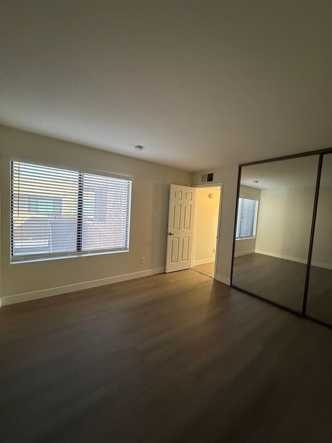 Building Photo - Tatum and Shea - Fully Remodeled Gated Condo that overlooks pool!