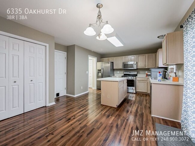 Building Photo - 6335 Oakhurst Dr