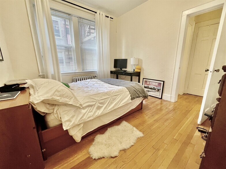 Building Photo - 71 Martin St