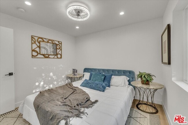 Building Photo - 10349 Hillhaven Ave