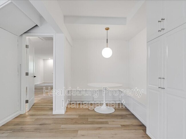 Building Photo - 2054 Madrone Ave