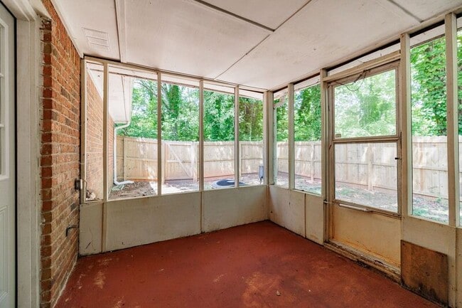 Building Photo - 112 Upland Ct