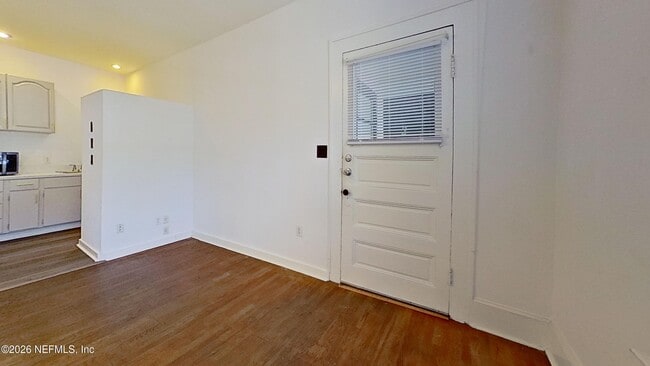 Building Photo - 2210 Myra St