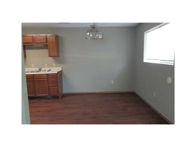 Building Photo - 202 NW J St