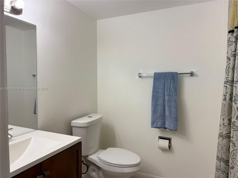 Building Photo - 9725 Fontainebleau Blvd