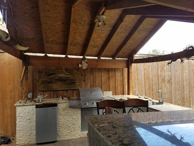 Building Photo - 8814 Pine Forest Dr