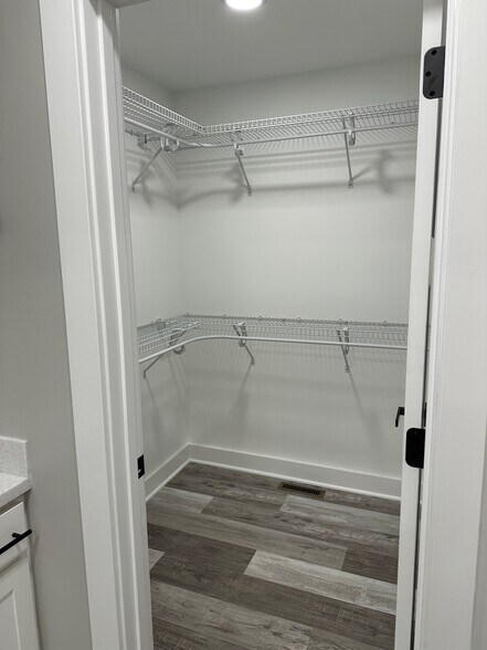 master closet - 1622 Gunnison Rd