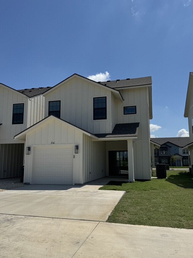 Building Photo - 516 Mercado St