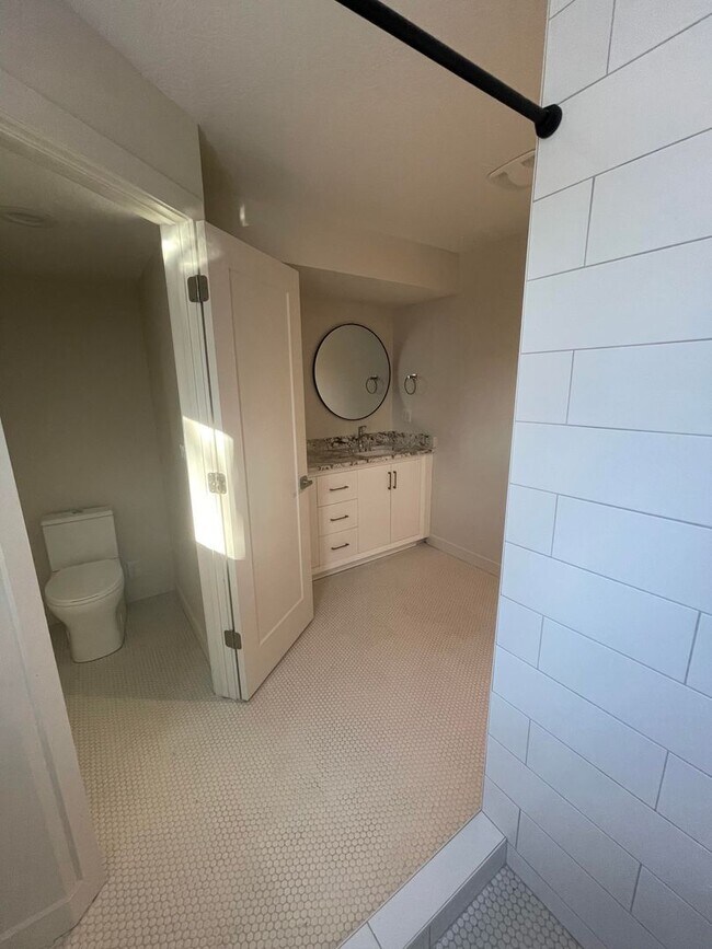 Building Photo - Welcome to this stylish and modern 2-bedro...
