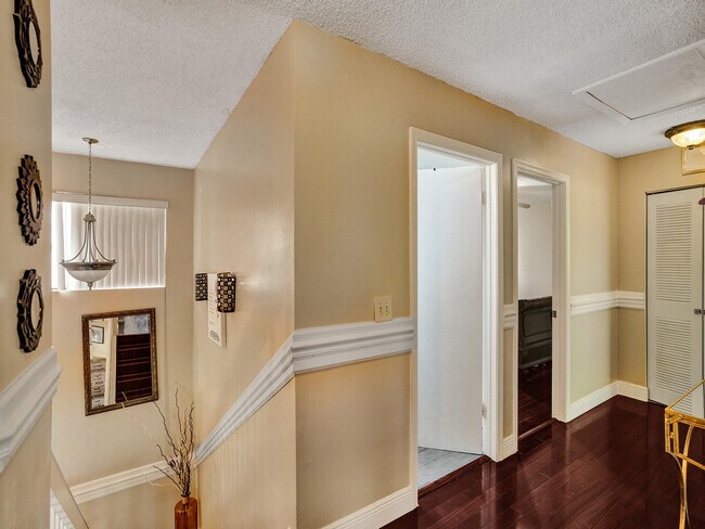 Building Photo - 9610 Dunhill Dr