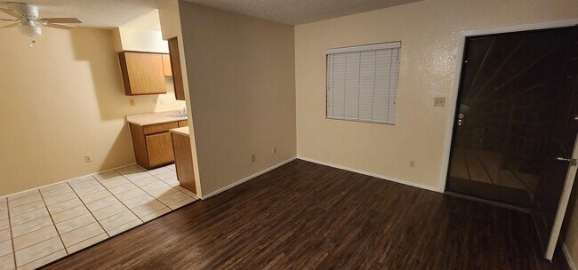 Building Photo - 2843 E 17th St