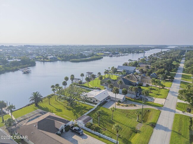 Building Photo - 450 Lambert Ave