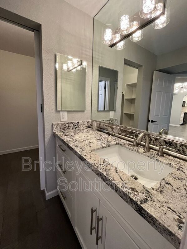 Building Photo - 8500 E Indian School Rd