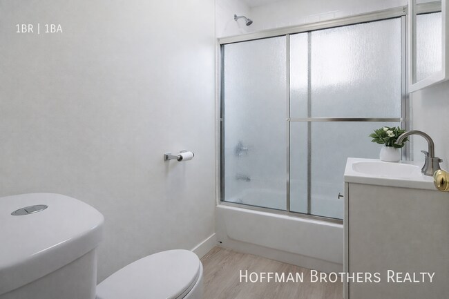 Building Photo - 4567 Pickford St