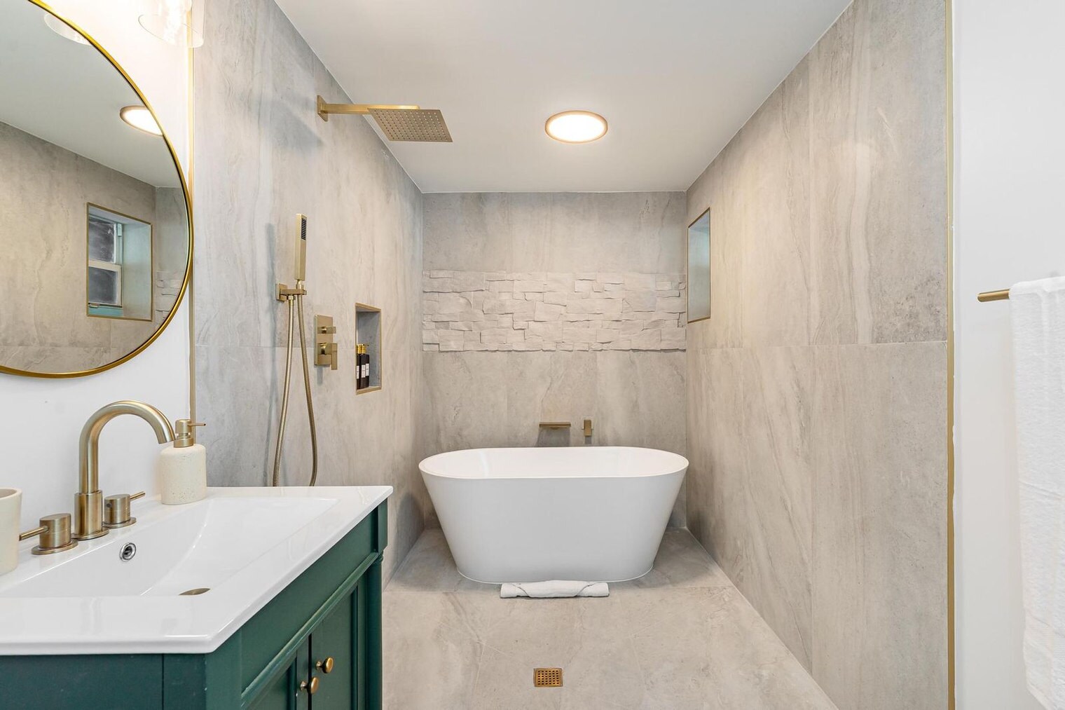 Building Photo - 1336 NE 14th Ave