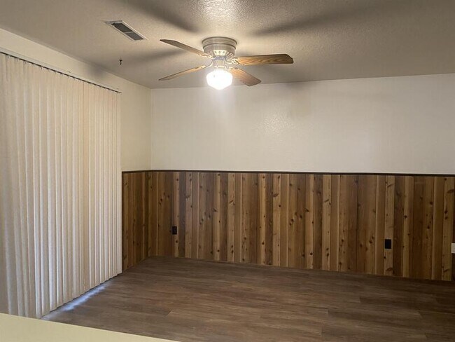 Building Photo - 2963 W Lorraine Ave