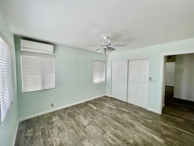 Building Photo - Joshua Tree home with views, views, views....