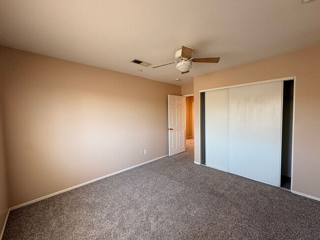 Building Photo - 4 Bed, 2.5 Bath in Riverside!