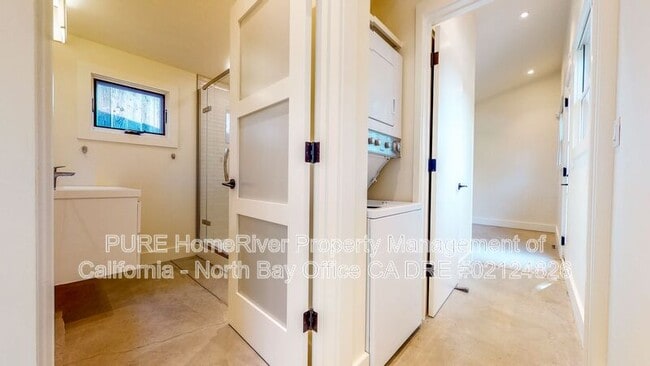 Building Photo - 945 Brown St
