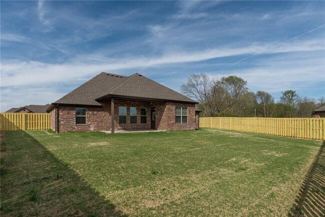 Building Photo - 4 Bed with LOFT!