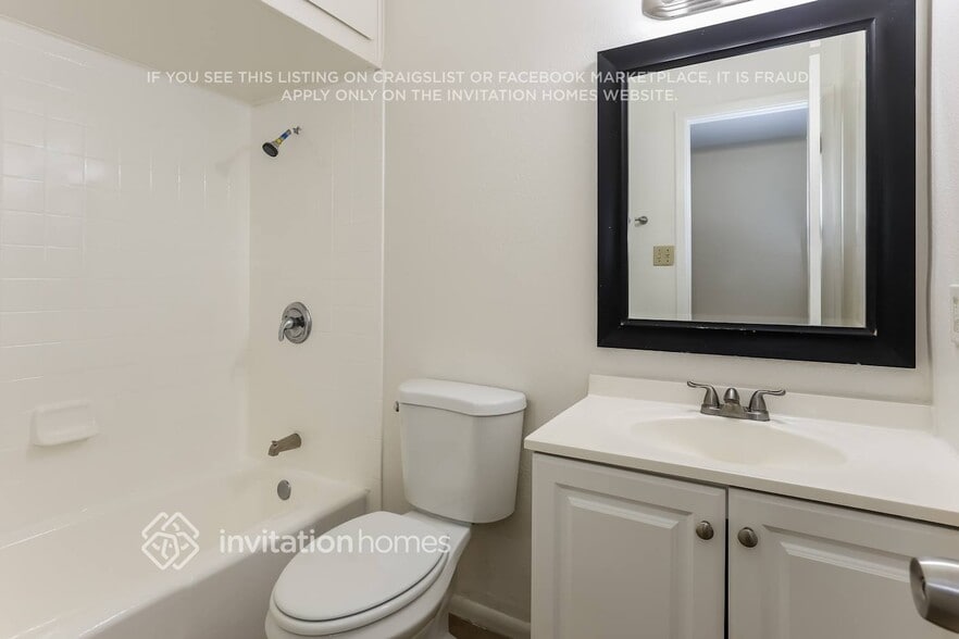 Building Photo - 1632 E Broadmor Dr