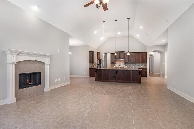 Building Photo - 22419 Banewood Dr