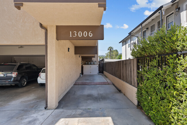 Building Photo - 13006 Moorpark St