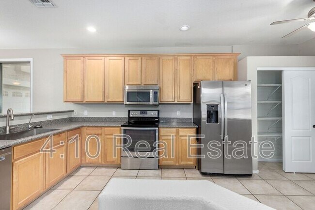 Building Photo - 3632 E Sebastian Ln