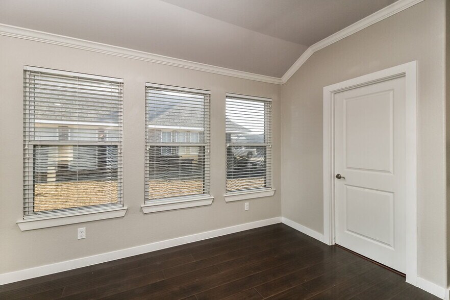Building Photo - 4112 Bridle Path Ln