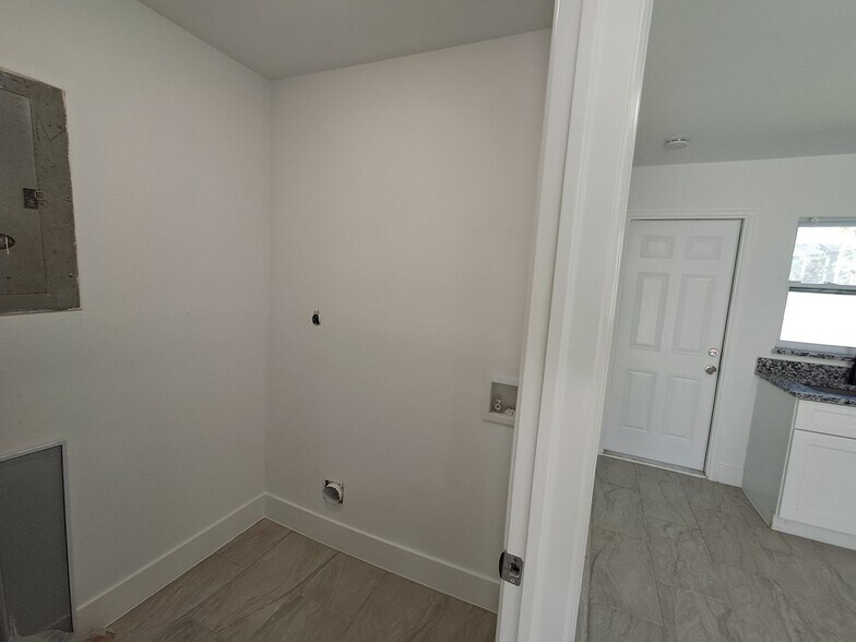 Building Photo - 1042-1056 Old Bridge Road