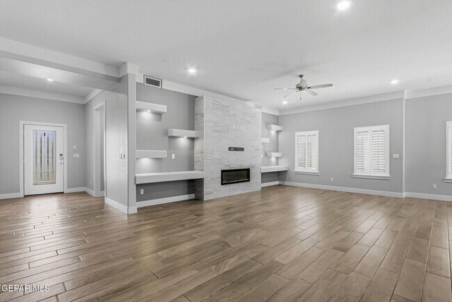 Building Photo - 13580 Lawkland St