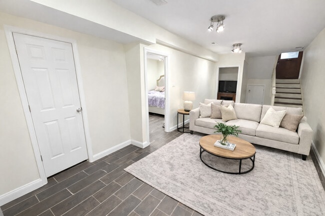 Building Photo - 2817 N Clybourn Ave