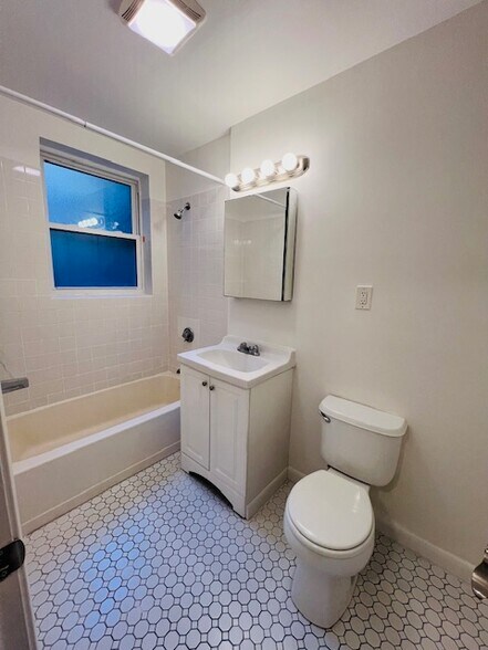 Primary Photo - 111 Norway St