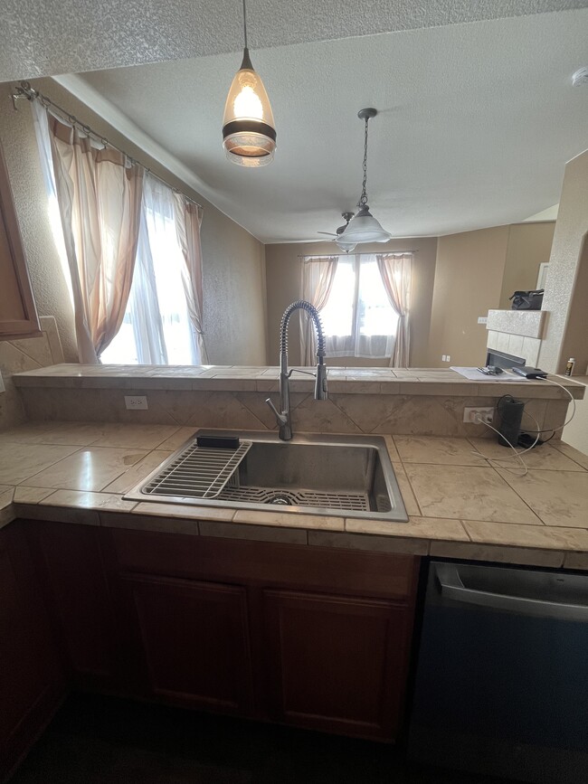 Kitchen - 8662 quinn pointe